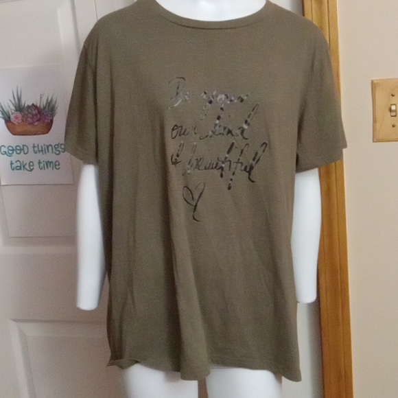 SHEIN Tops - Olive graphic tee
